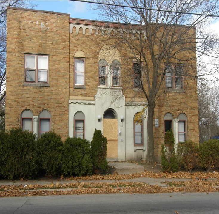 330 W Keefe Ave in Milwaukee, WI - Foto de edificio