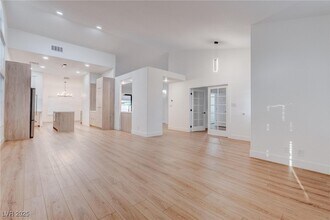 8608 Highacre Dr in Las Vegas, NV - Building Photo - Building Photo