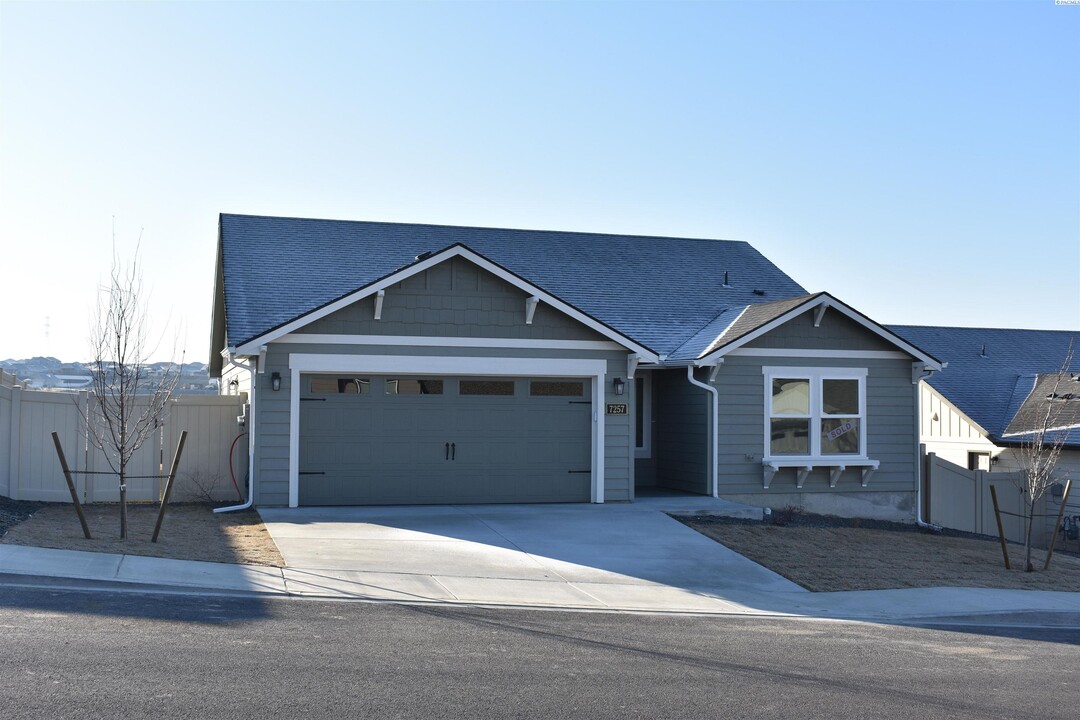 7257 W 26th Ave in Kennewick, WA - Building Photo