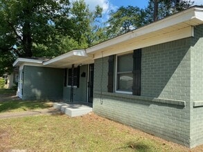 3702 Sabine Ave in Texarkana, TX - Foto de edificio - Building Photo