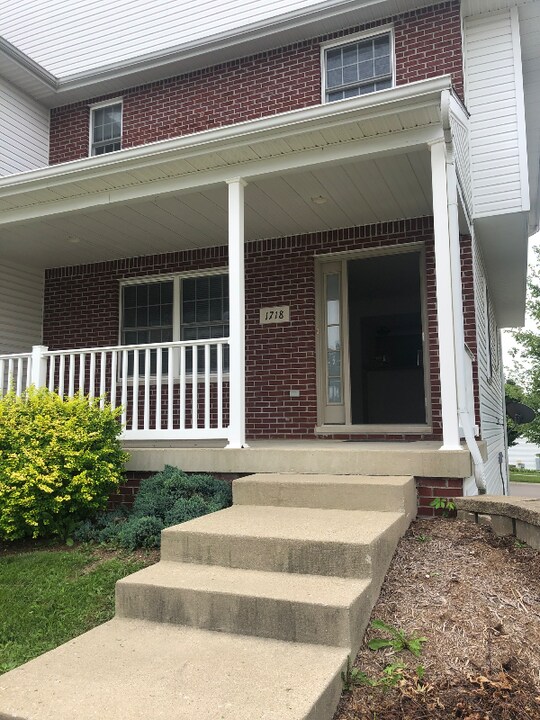 1718 W Sunstone Dr in Bloomington, IN - Building Photo