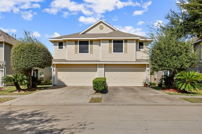 6413 Dawson Creek Dr in Pasadena, TX - Foto de edificio - Building Photo