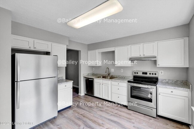 11619 Tazwell Dr in Louisville, KY - Building Photo - Building Photo