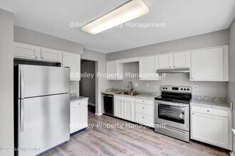 11619 Tazwell Dr in Louisville, KY - Foto de edificio - Building Photo