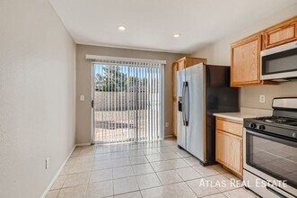 732 Moonlight Mesa Dr in Henderson, NV - Foto de edificio - Building Photo