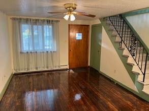 240 High St in Mount Pleasant, PA - Building Photo - Building Photo