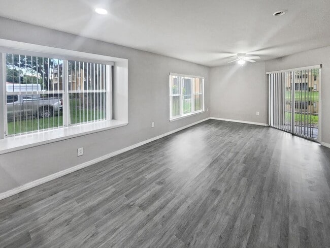 4831 Via Palm Lks, Unit 1201 in West Palm Beach, FL - Foto de edificio - Building Photo