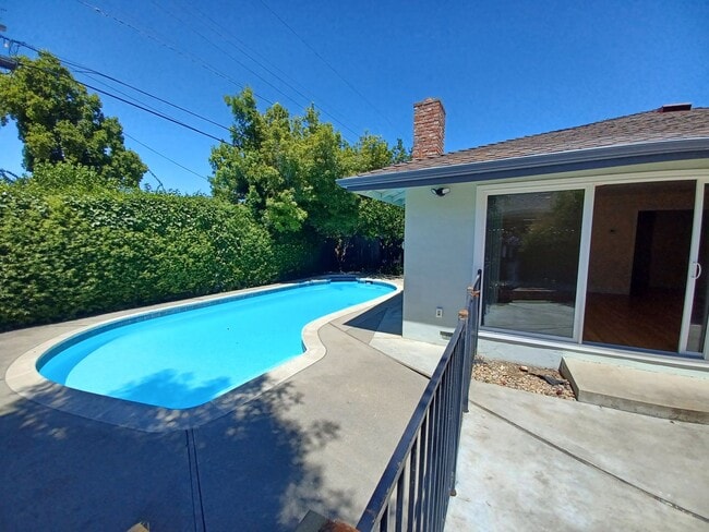 1555 Bedford Ave in Sunnyvale, CA - Building Photo - Building Photo