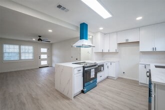 2529 Wood Valley Dr in Dallas, TX - Building Photo - Building Photo