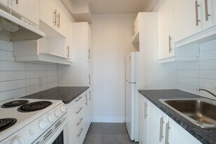 90 Crepeau Rue in St. Laurent, QC - Building Photo