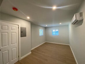 49 SW 14th St, Unit c in Dania Beach, FL - Building Photo - Building Photo