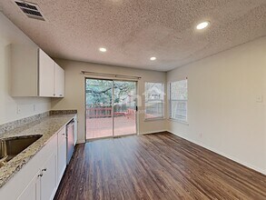 2407 Canyon Rim in San Antonio, TX - Foto de edificio - Building Photo