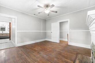 107 S Mulberry St in Statesboro, GA - Foto de edificio - Building Photo