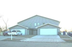 422 S Pawnee St in Pierre, SD - Building Photo