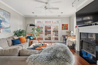 1836 W Foster Ave, Unit 2W in Chicago, IL - Building Photo - Building Photo