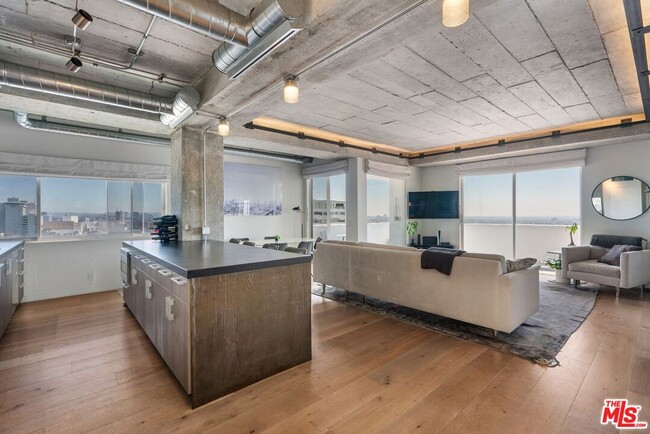 property at 7250 Franklin Ave