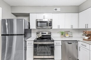 Elliot Roswell Apartments