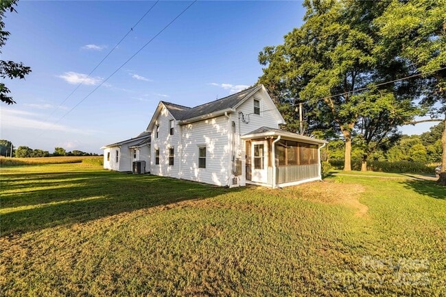 36188 A Esther Rd in New London, NC - Building Photo - Building Photo