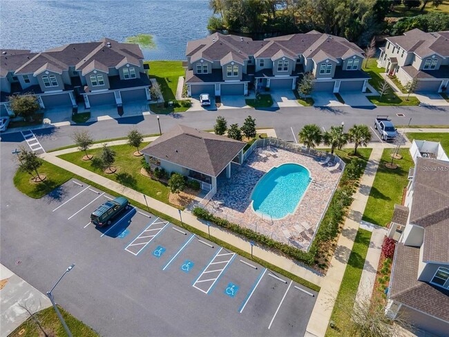 property at 1924 Lake Ridge Blvd