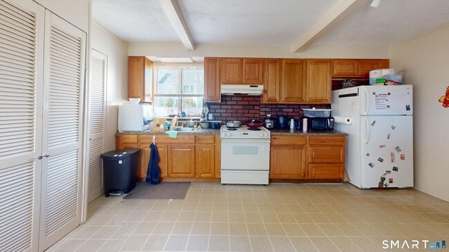 17 Landin St in Woodbridge, CT - Building Photo - Building Photo