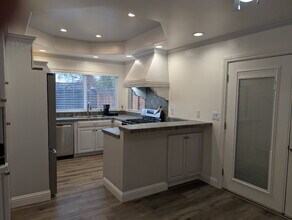 355 Curie Dr in San Jose, CA - Foto de edificio - Building Photo