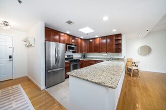 515 Gregory Ave, Unit 8 in Weehawken, NJ - Building Photo - Building Photo