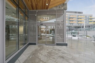 333 Sunseeker Ave in Innisfil, ON - Building Photo