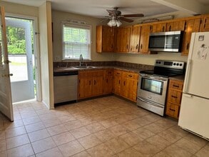617 Millville Ave in Naugatuck, CT - Building Photo - Building Photo