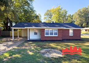 Charming and Updated 3-Bedroom Home for Rent! in Memphis, TN - Building Photo