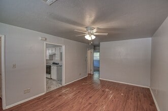 813 Drake Dr in Norman, OK - Building Photo - Building Photo