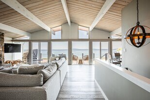 1455 Edwards Dr in Point Roberts, WA - Building Photo