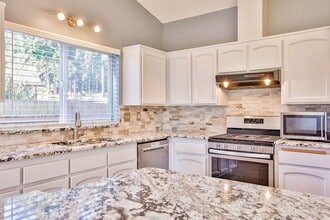 2579 Olympic Dr in Oak Harbor, WA - Building Photo - Building Photo