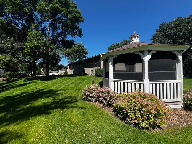 Oak Ridge Manor Senior 62+ Apartments in Melrose, MN - Foto de edificio - Building Photo