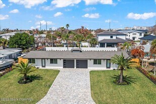 122 1st Ave in Indialantic, FL - Building Photo