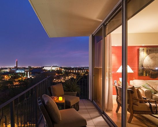 700 E Hildebrand Ave in San Antonio, TX - Foto de edificio - Building Photo