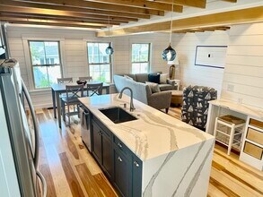 154 Cadish Ave in Hull, MA - Building Photo - Building Photo