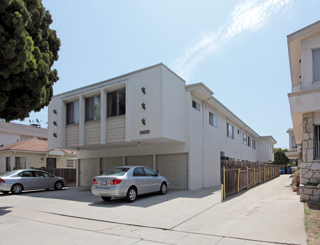 11820 Venice Blvd in Los Angeles, CA - Building Photo - Building Photo