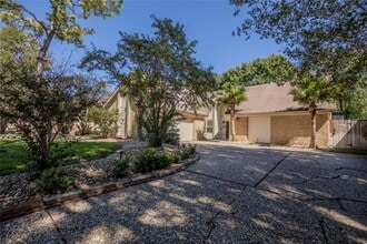 1627 Fall Valley Dr in Houston, TX - Building Photo - Building Photo