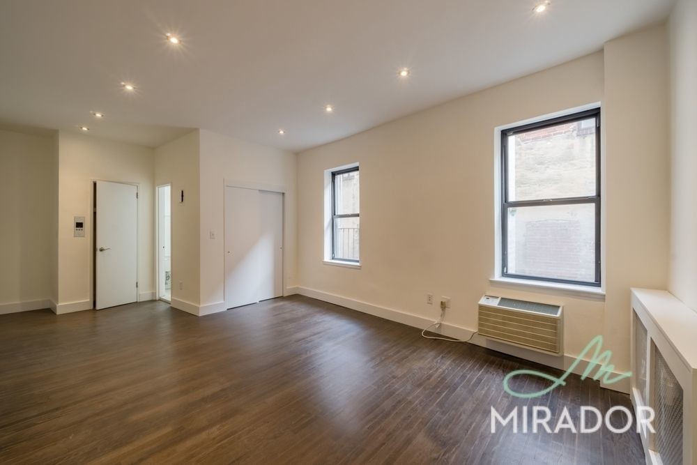 425 E 74th St in New York, NY - Building Photo