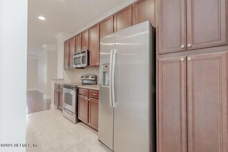 9823 Tapestry Park Circle in Jacksonville, FL - Foto de edificio - Building Photo