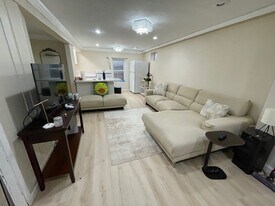 5140 Expressway Dr S in Holbrook, NY - Building Photo