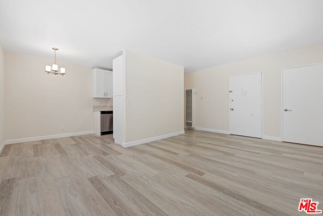 1433 Brockton Ave in Los Angeles, CA - Building Photo