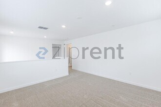 8399 Sinesky Wy in Elk Grove, CA - Building Photo - Building Photo