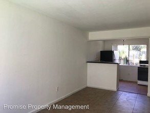 303 S Myers St in Oceanside, CA - Building Photo - Building Photo