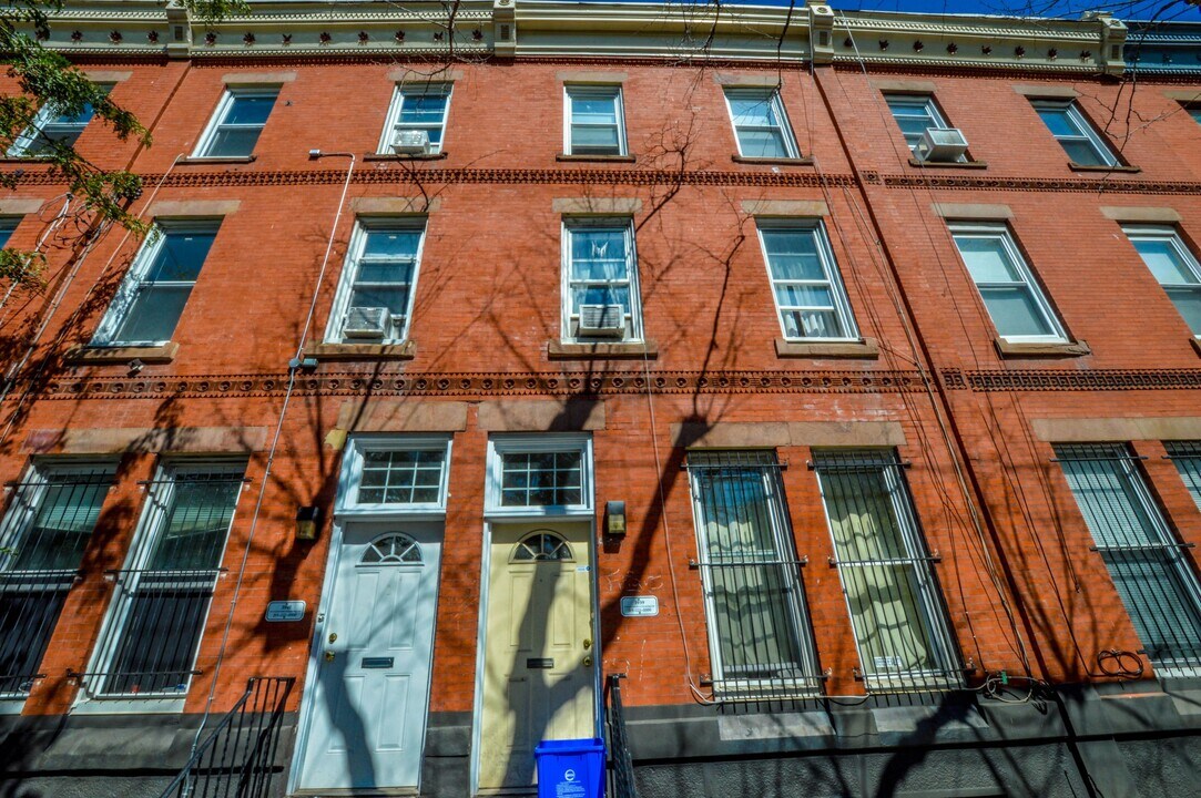 3939 Baltimore Ave in Philadelphia, PA - Foto de edificio