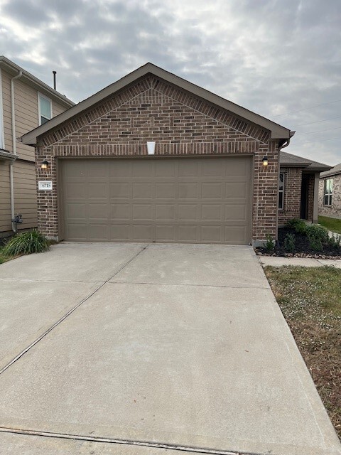 6715 Hillsdale Creek Dr