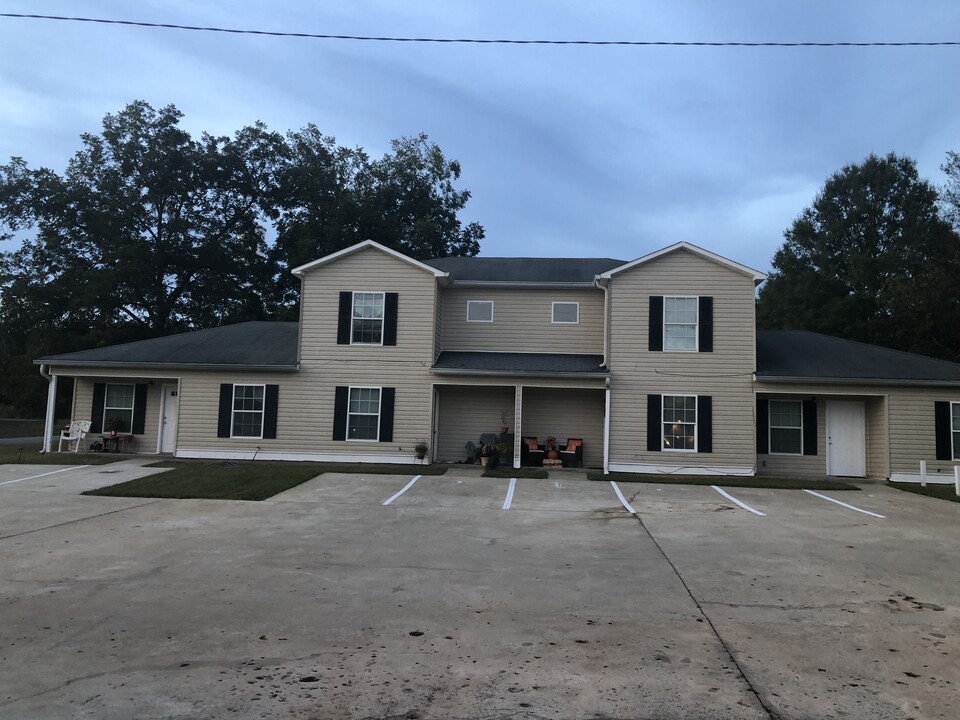 49 Ghettis St in Sparta, GA - Building Photo