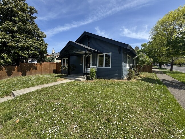 2393 Emerald St in Eugene, OR - Building Photo - Building Photo