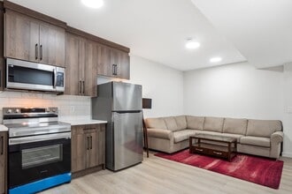 294 Creekside Blvd in Calgary, AB - Building Photo - Building Photo