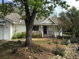 18862 Meadowlark Ct in Penn Valley, CA - Building Photo